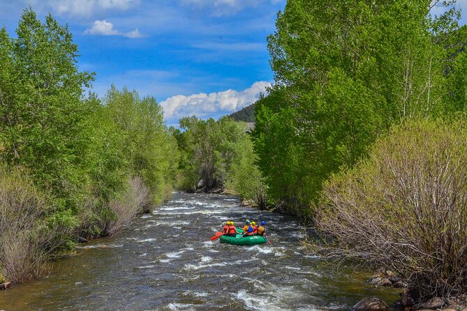 Whitewater Raft Clear Creek - Intermediate Cannonball Run - The safety briefing and first strokes