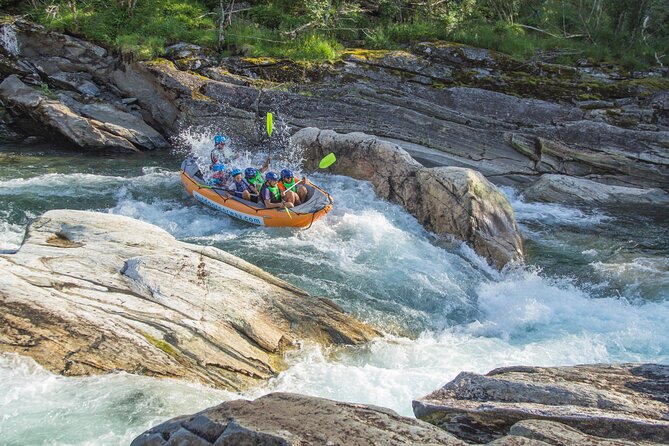 Whitewater Rafting Grade 3 to 4 - Why the small group size helps