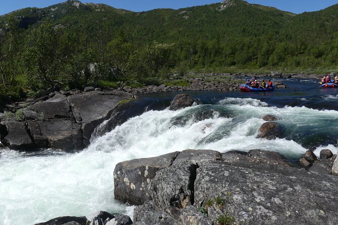 Wild Viking Rafting on Numedalslågen River - level 3 - Arriving at Serious Fun in Dagali